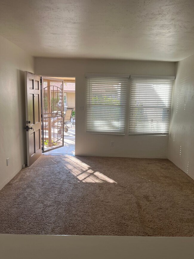 2172 Felspar St San Diego, CA 92109 photo 4