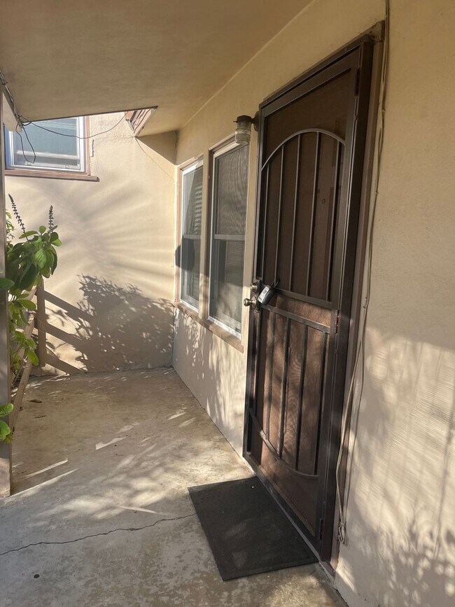 2172 Felspar St San Diego, CA 92109 photo 2