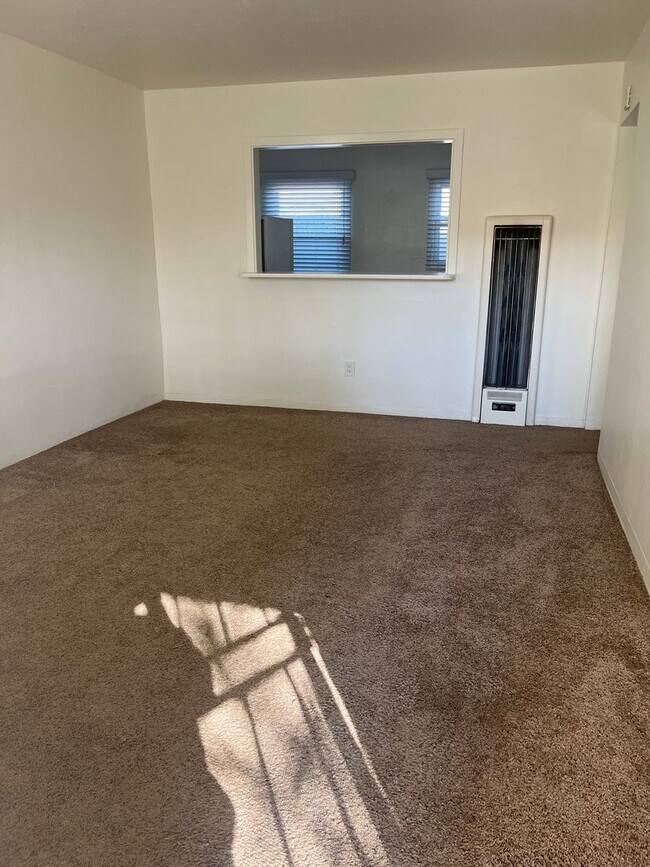 2172 Felspar St San Diego, CA 92109 photo 3