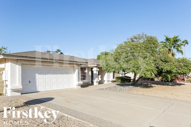 7366 W Jenan Dr Peoria, AZ 85345 photo 2