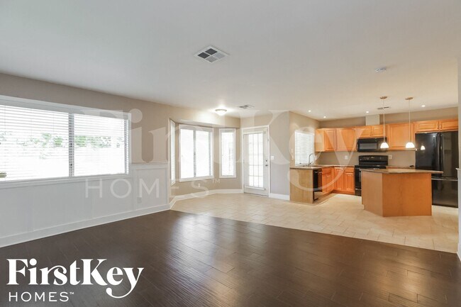 7366 W Jenan Dr Peoria, AZ 85345 photo 5