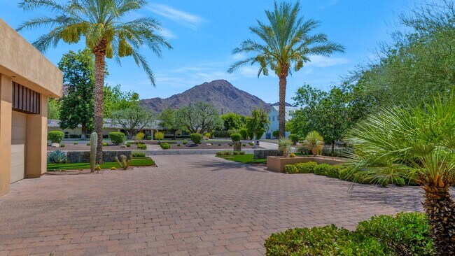 4635 E Exeter Blvd Phoenix, AZ 85018 photo 2
