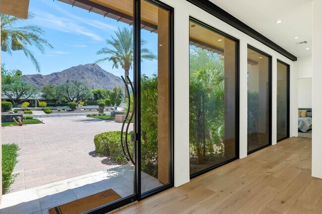 4635 E Exeter Blvd Phoenix, AZ 85018 photo 3