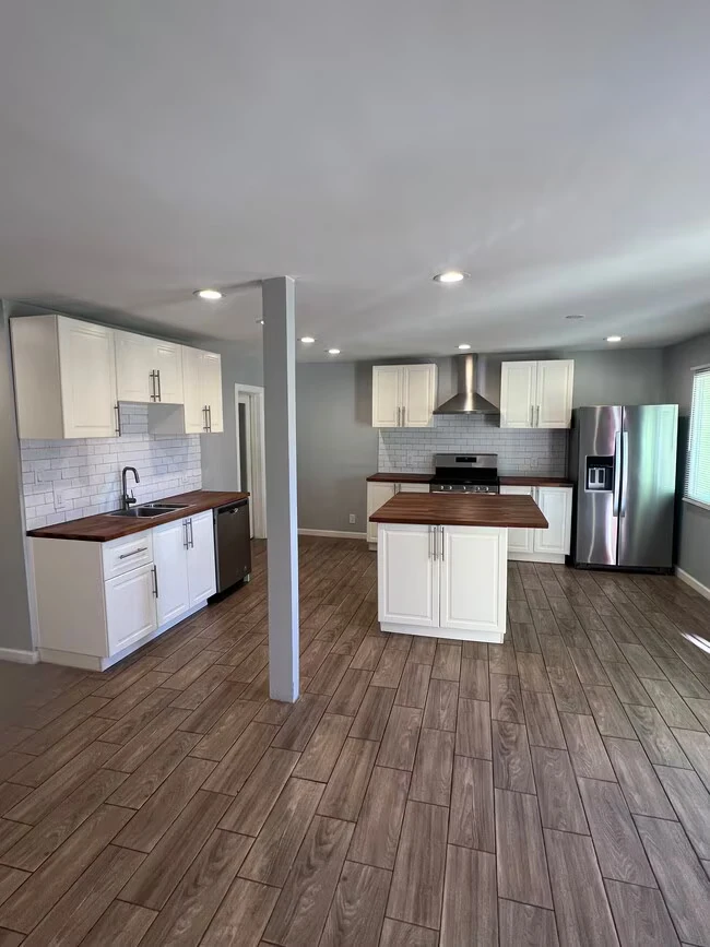1115 E Whitton Ave photo 5