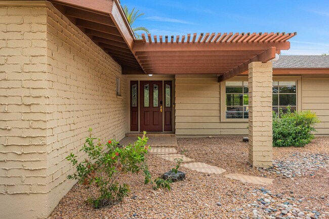 5901 E Cactus Wren Rd Paradise Valley, AZ 85253 photo 3