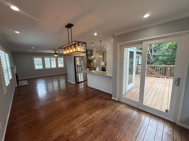3824 Fernwood St San Mateo, CA 94403 photo 4