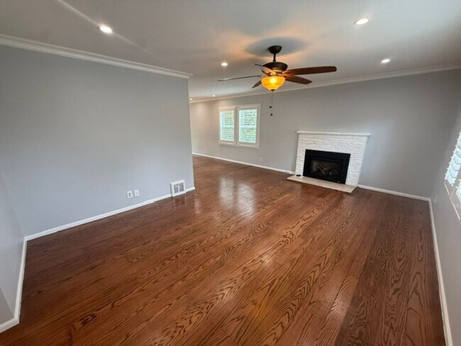 3824 Fernwood St San Mateo, CA 94403 photo 2