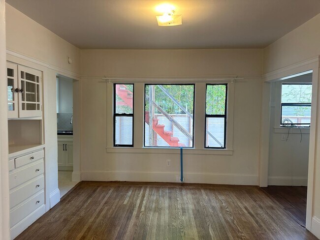 423 49th St Oakland, CA 94609 photo 2