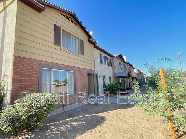 2329 E Cactus Rd Phoenix, AZ 85022 photo 2