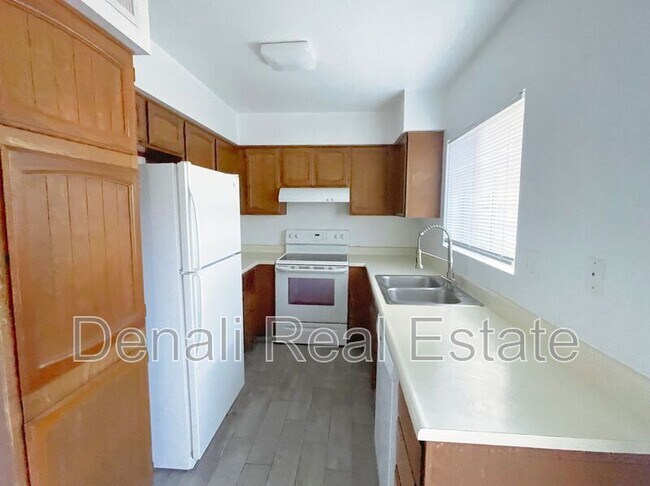826 W Laguna Dr Tempe, AZ 85282 photo 5