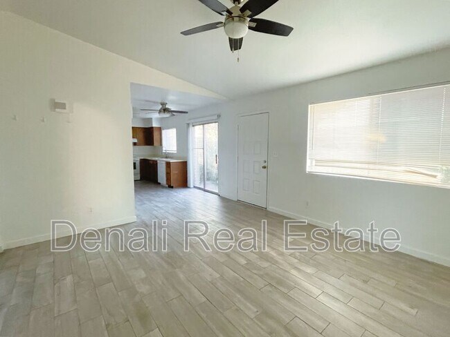 826 W Laguna Dr Tempe, AZ 85282 photo 4