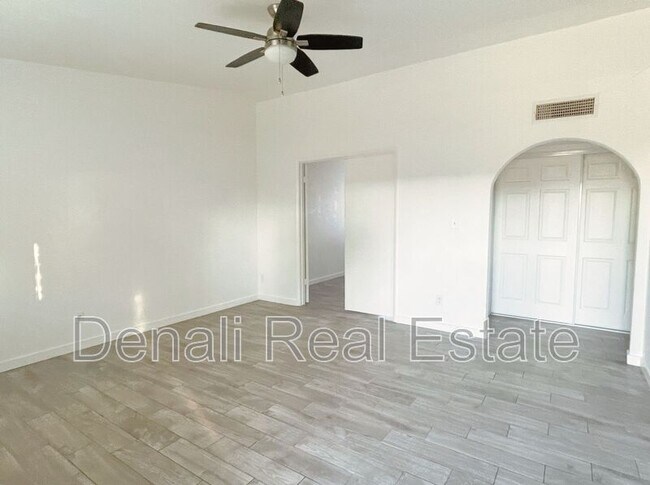 826 W Laguna Dr Tempe, AZ 85282 photo 2