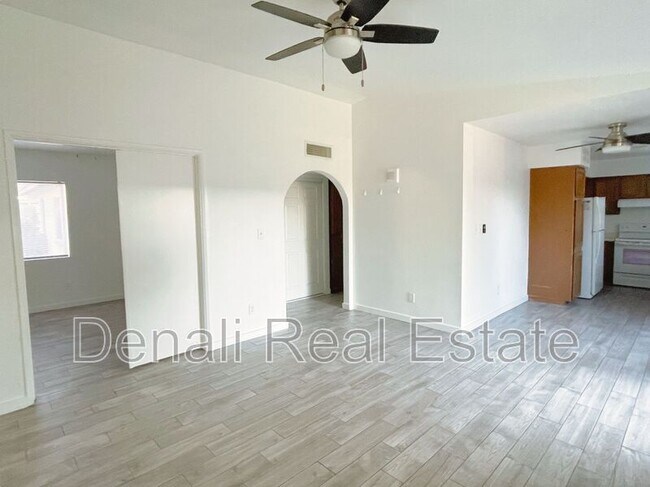 826 W Laguna Dr Tempe, AZ 85282 photo 3