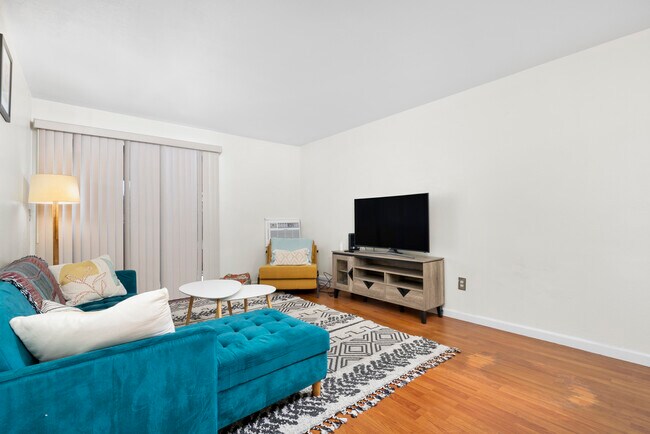 16006 E 14th St Ashland, CA 94578 photo 3