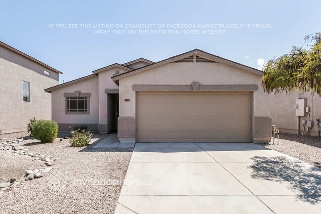 1715 E Desert Moon Trl