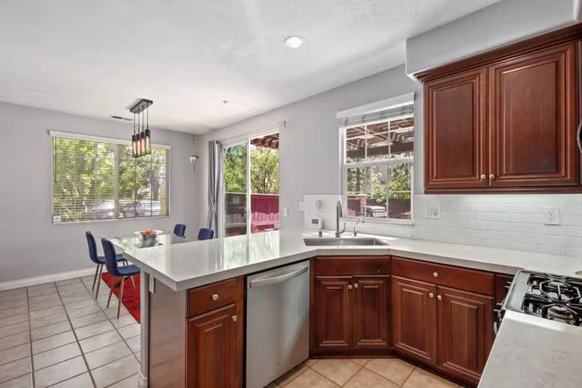 907 Mira Lago Way San Marcos, CA 92078 photo 4