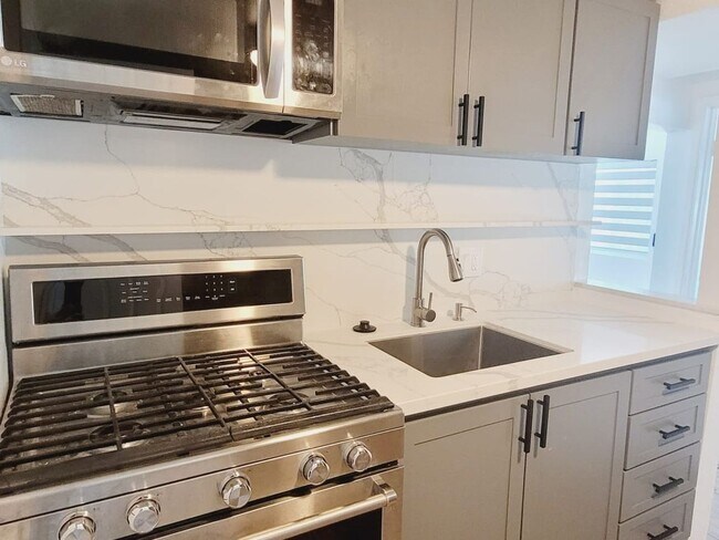 5085 Orange Ave San Diego, CA 92115 photo 4