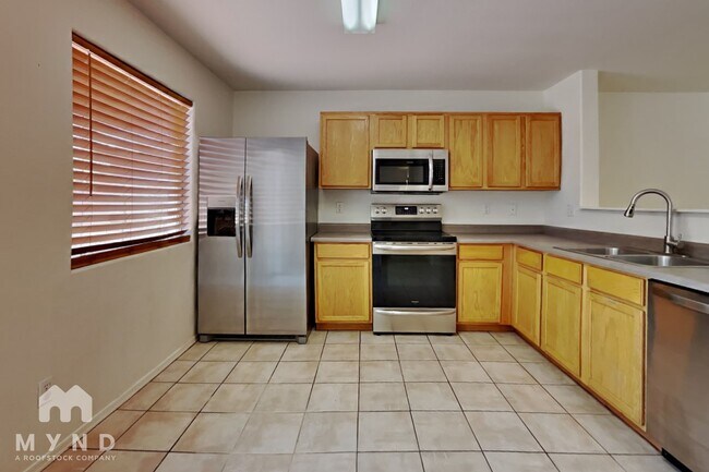 1886 E Cowboy Cove Trail San Tan Valley, AZ 85143 photo 4