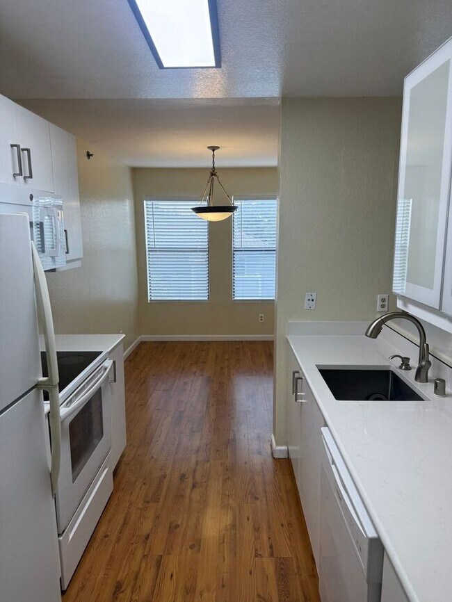 29591 Vanderbilt St Hayward, CA 94544 photo 3