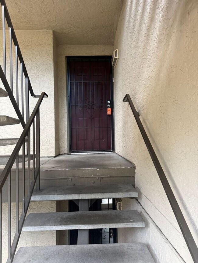 29591 Vanderbilt St Hayward, CA 94544 photo 2