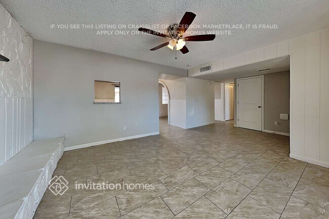 4143 N 74th Dr Phoenix, AZ 85033 photo 2
