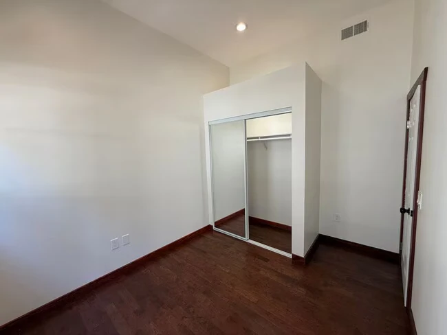 230 W Cedar St San Diego, CA 92101 photo 4