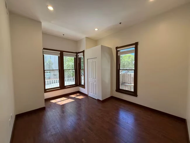 230 W Cedar St San Diego, CA 92101 photo 2