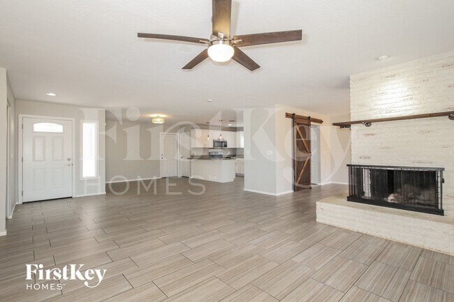 3940 W Solano Dr S Phoenix, AZ 85019 photo 4