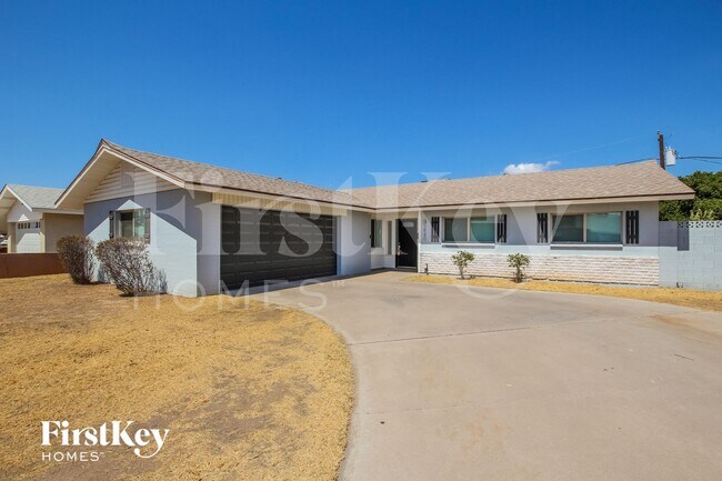 3940 W Solano Dr S Phoenix, AZ 85019 photo 2