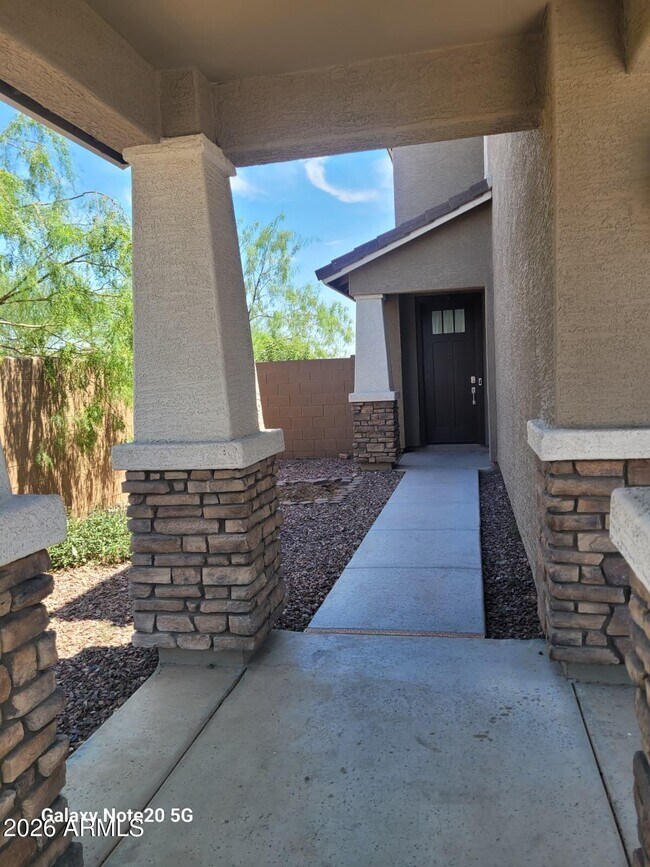 9207 W Sells Dr Phoenix, AZ 85037 photo 4