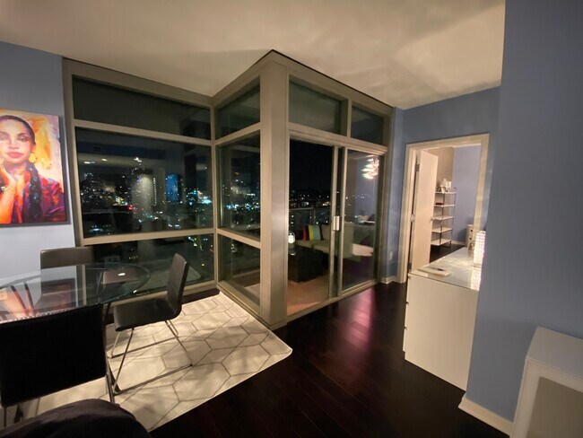 800 The Mark Ln San Diego, CA 92101 photo 3