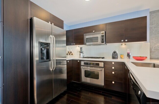 800 The Mark Ln San Diego, CA 92101 photo 5
