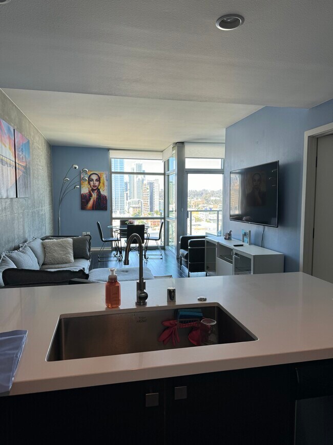 800 The Mark Ln San Diego, CA 92101 photo 2