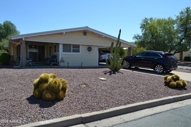 523 S Park View Cir photo 2
