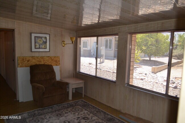 523 S Park View Cir photo 4
