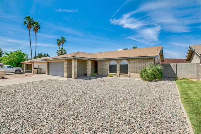 10640 N 66th Ave Glendale, AZ 85304 photo 3