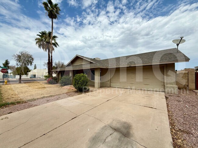 1266 W Mendoza Ave photo 4