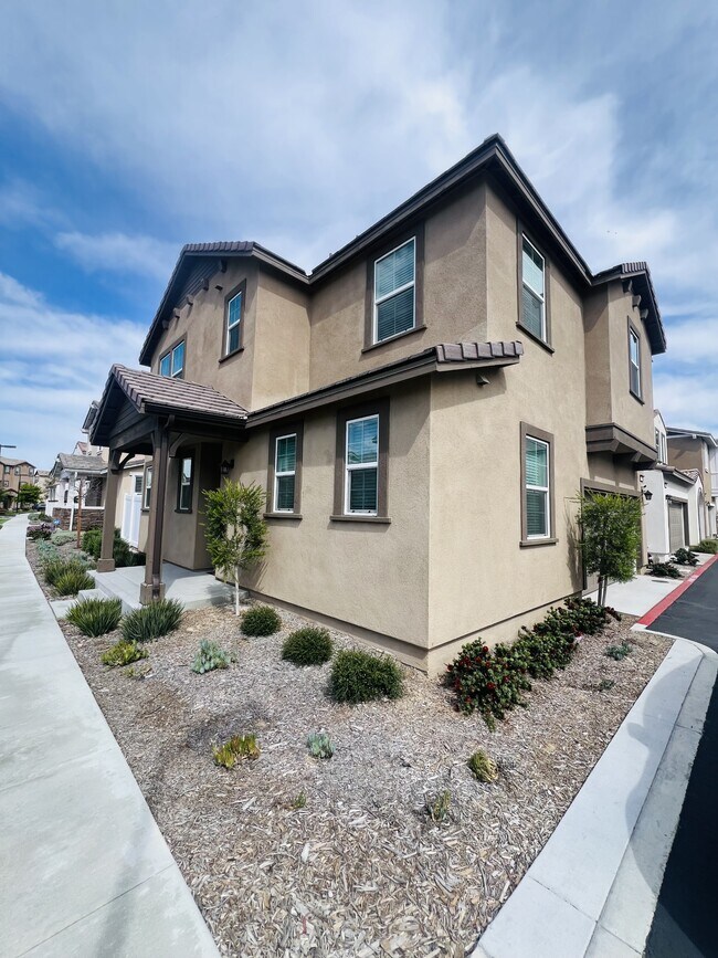 40383 Birchfield Dr Temecula, CA 92591 photo 2