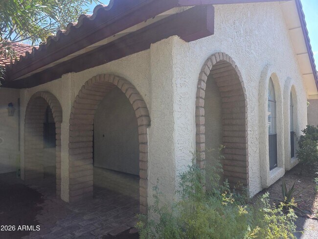 3br/2ba Ahwatukee Home With Private Pool &amp; 2-car Garage — $2,700/mo photo 4