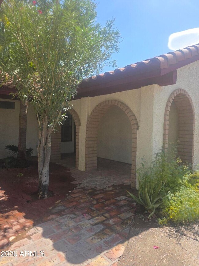 3br/2ba Ahwatukee Home With Private Pool &amp; 2-car Garage — $2,700/mo