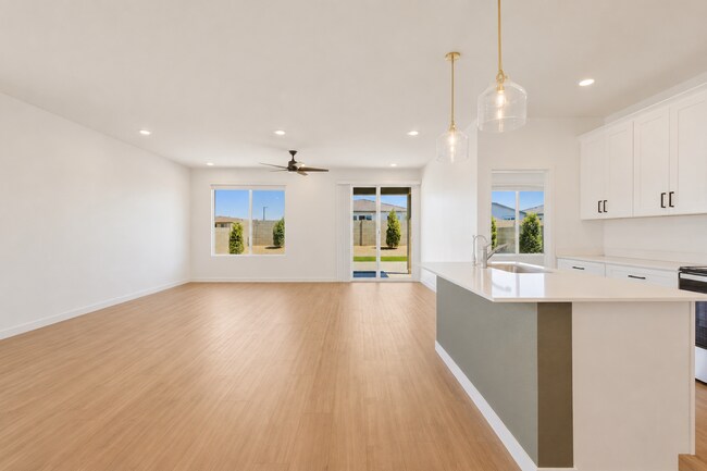 18128 W Soft Wind Dr Surprise, AZ 85387 photo 4