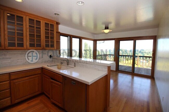 Hilltop Retreat W/ Pool! Panoramic Views! Exceptional Indoor-outdoor Living! Foundation photo 4