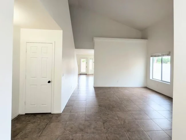 33966 N Mercedes Dr San Tan Valley, AZ 85142 photo 4