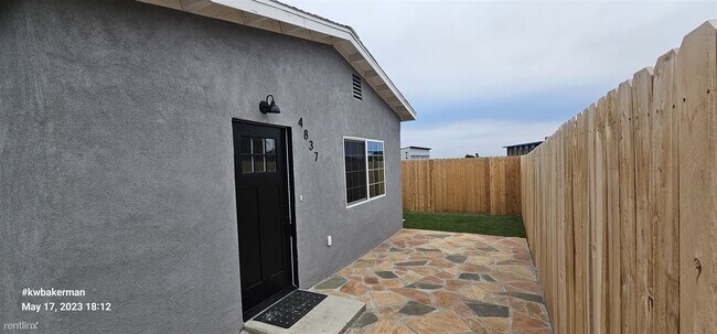 4837 A St San Diego, CA 92102 photo 2