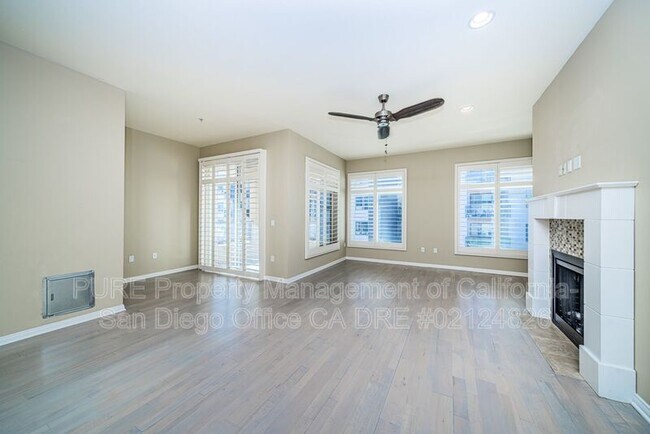 301 Mission Ave Oceanside, CA 92054 photo 4