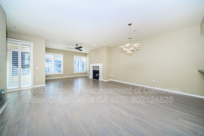 301 Mission Ave Oceanside, CA 92054 photo 2