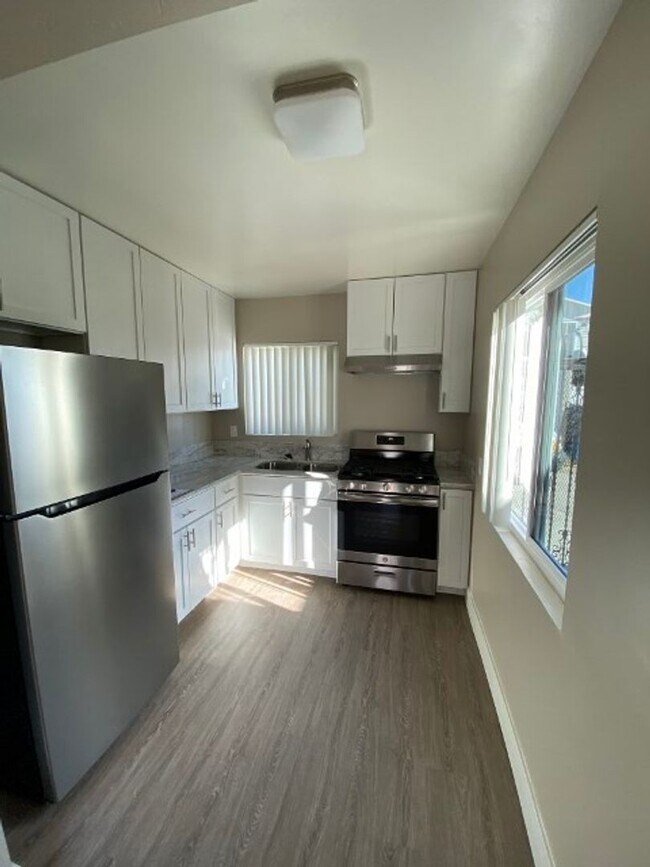 4483 1/2 48th St San Diego, CA 92115 photo 3