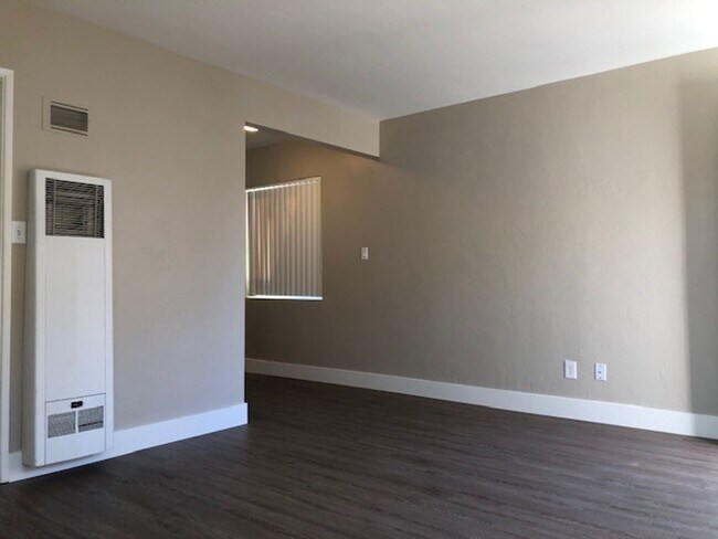 4483 1/2 48th St San Diego, CA 92115 photo 2