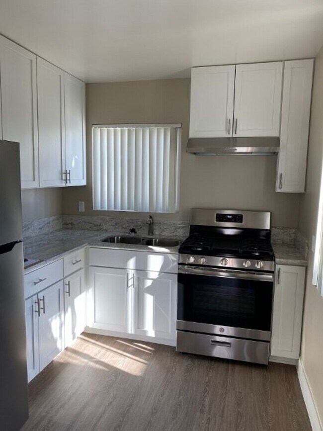 4483 1/2 48th St San Diego, CA 92115 photo 4