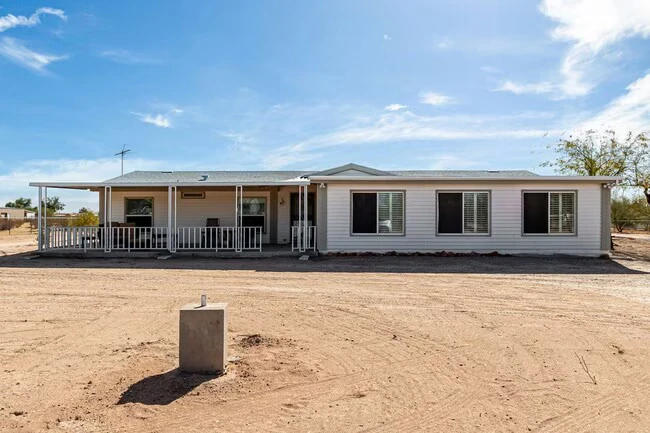 16697 W Hopi Dr photo 2